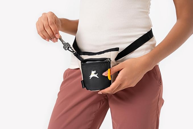 OllyDog Goodie Treat Bag, Dog Treat Pouch, Waist Belt Clip - Image 3