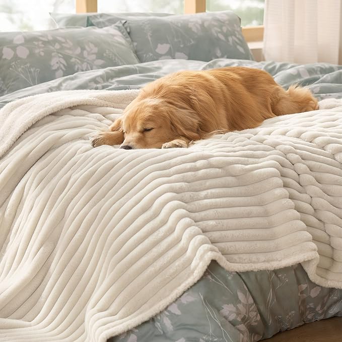 Bedsure ComfyFleece™ Waterproof Dog Blankets by Unknown