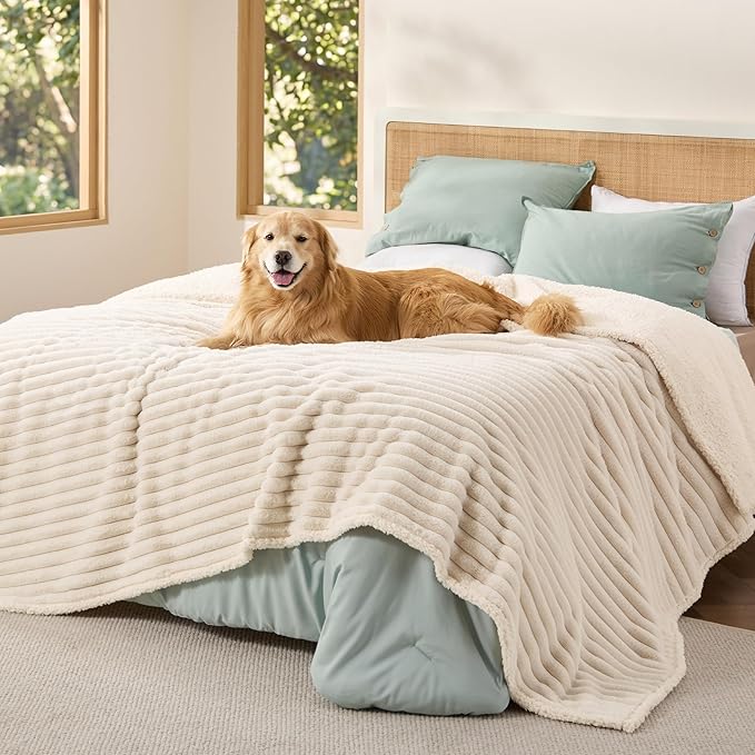Bedsure ComfyFleece™ Waterproof Blanket by Unknown
