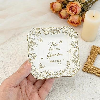 LOVELYPOD Personalized Mom to Grandma Jewelry Tray, New Grandma Present - Image 4