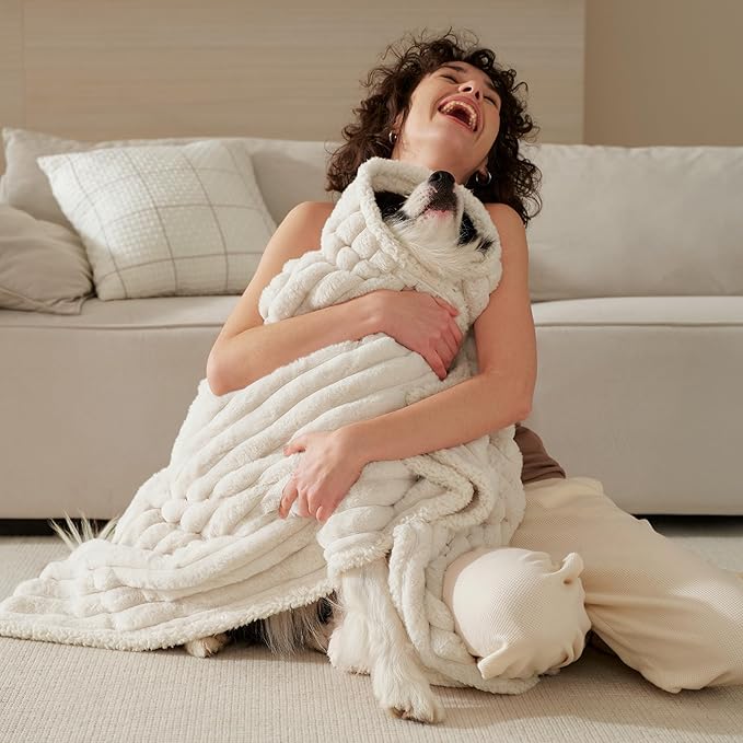 Bedsure ComfyFleece™ Waterproof Dog Blankets - Image 5