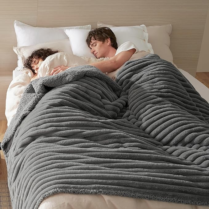 Bedsure ComfyFleece™ Waterproof Dog Blankets - Image 2